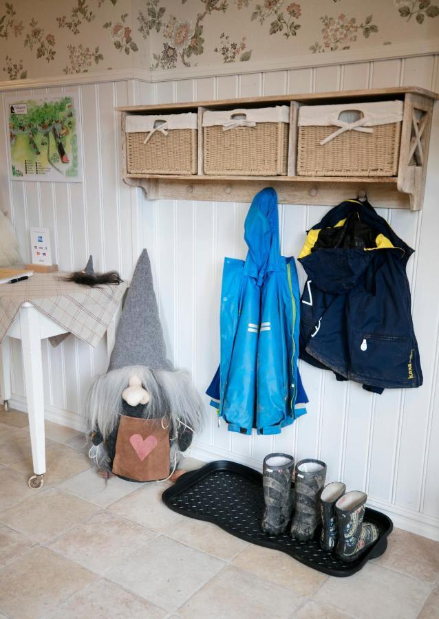 Mellangarden Hostel Vasterbykil Bagian luar foto